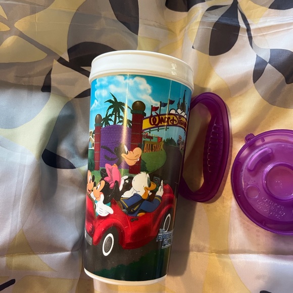 SELLING DISNEY PARKS TRAVEL COLLECTORS CUP COLOR PURPLE And BLUE GOOD CONDITION. - Picture 2 of 5